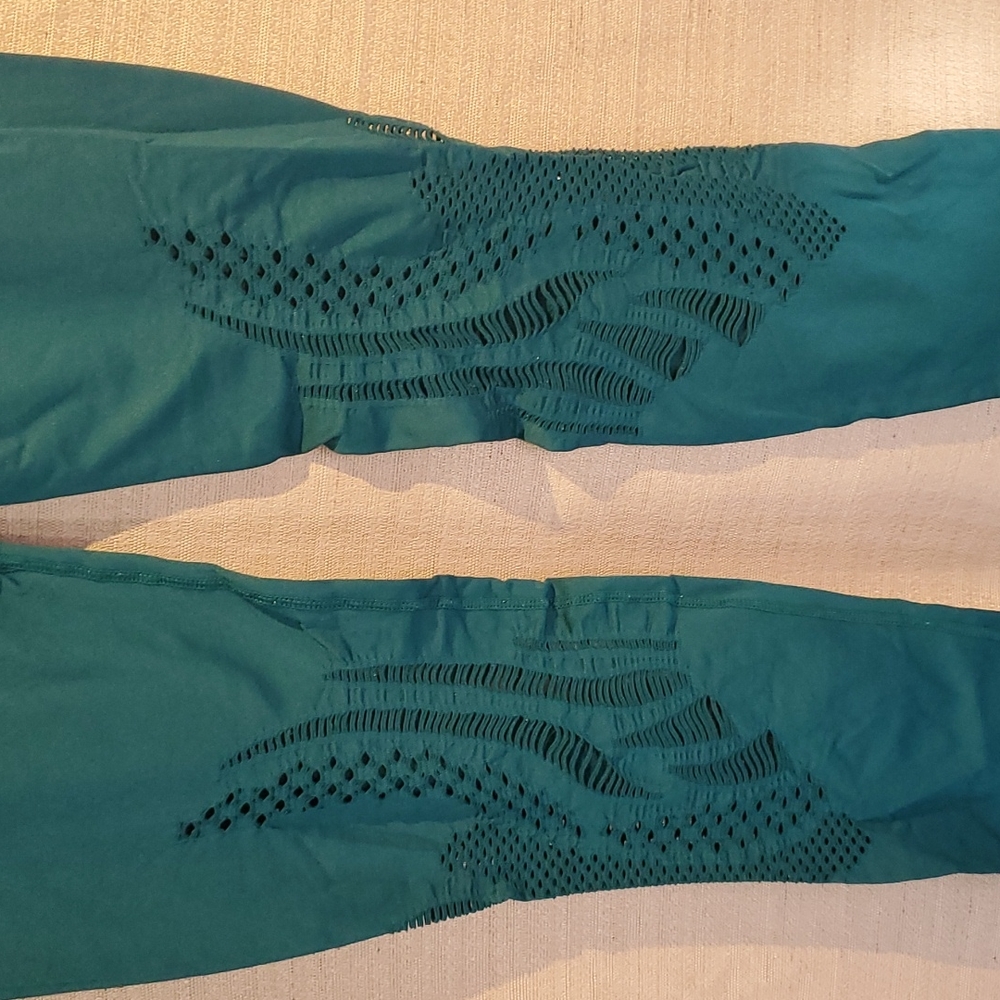 Fabletics Leggins - image 2